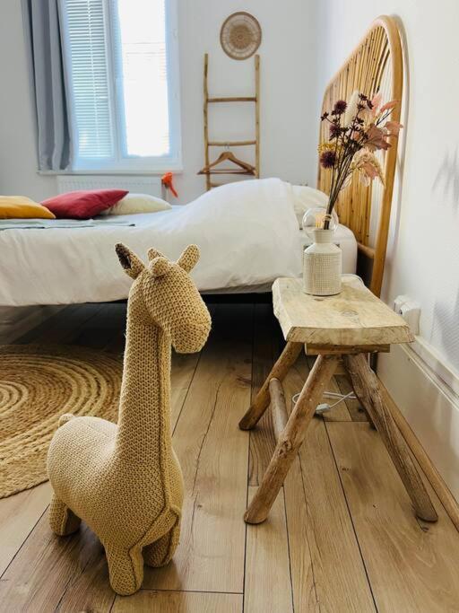 Girafe, Style Boheme Et Atypique, Curistes